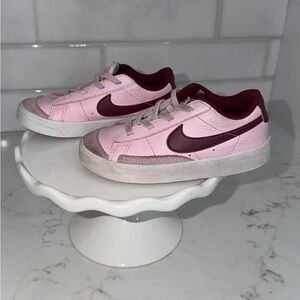 Nike Kids Sneakers in Pink and Burgundy